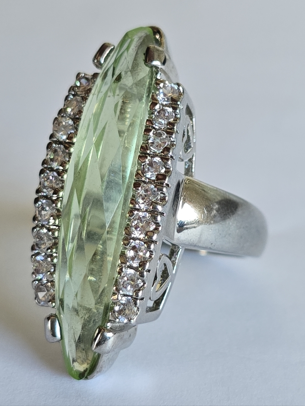 925 Sterling Silver Ring  with large green stone